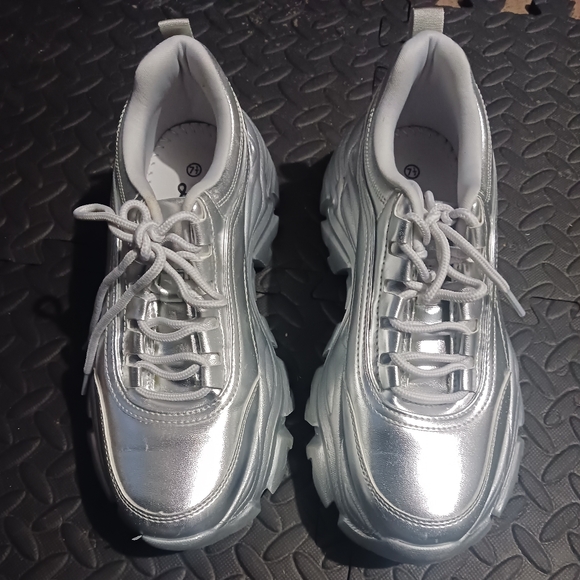 Women Silver Metallic Chunky Platform Sneakers - Picture 3 of 11